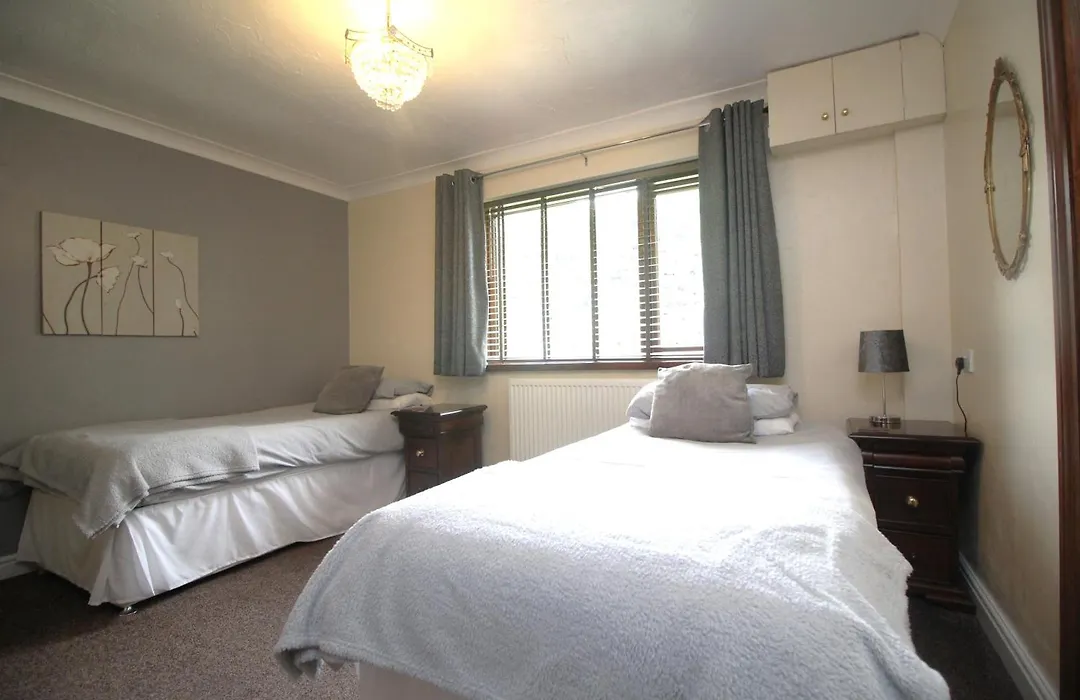 Highfields Holidays Bed & Breakfast-1
