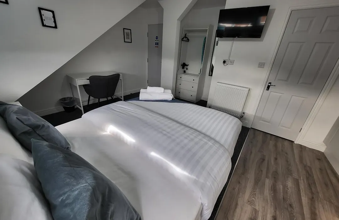 Nottingham Forest Rd, Short Stays-1