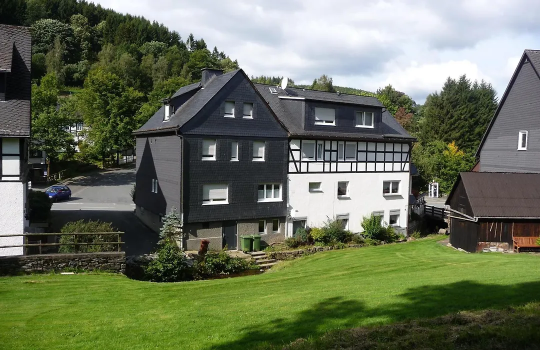 Gasthof-Pension Hunaustuben-1