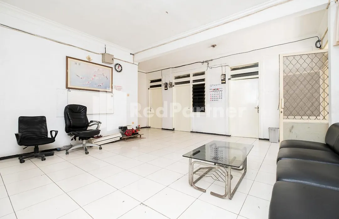 OYO 143 Dukuh Kupang Residence-1