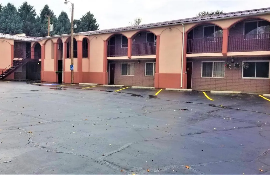 Town House Motor Inn-1