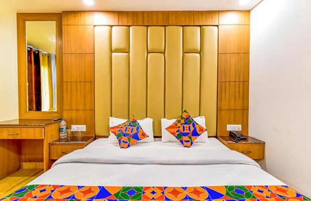 Fabhotel Clock View-1