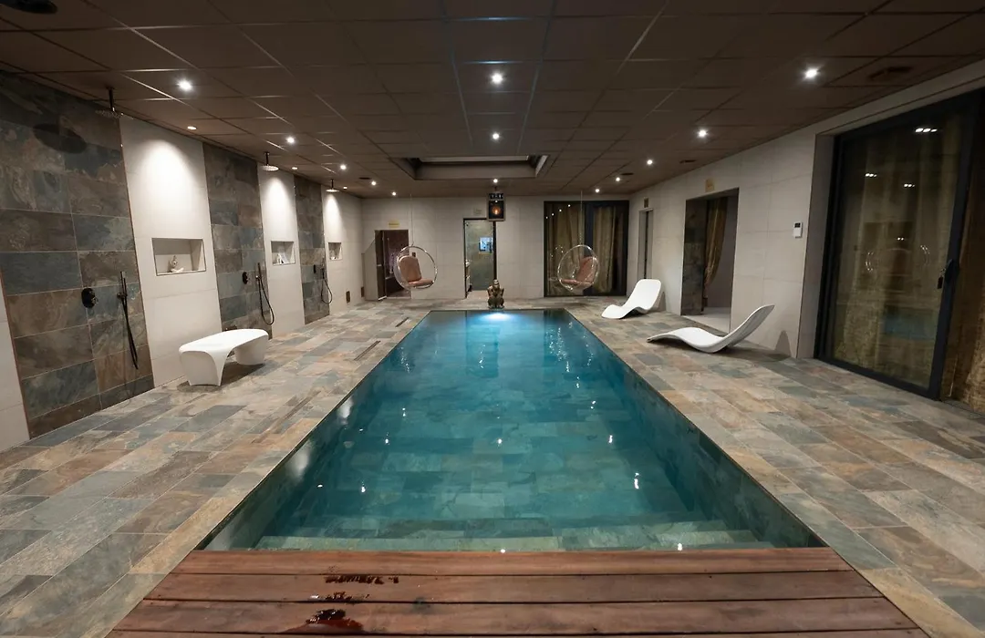 CARACALLA PRIVE - Chambres d'hôtes avec Piscine, Jaccuzi et Hammam privatifs-1