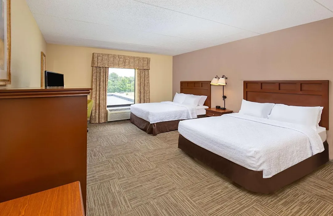 Hampton Inn & Suites Madisonville-1