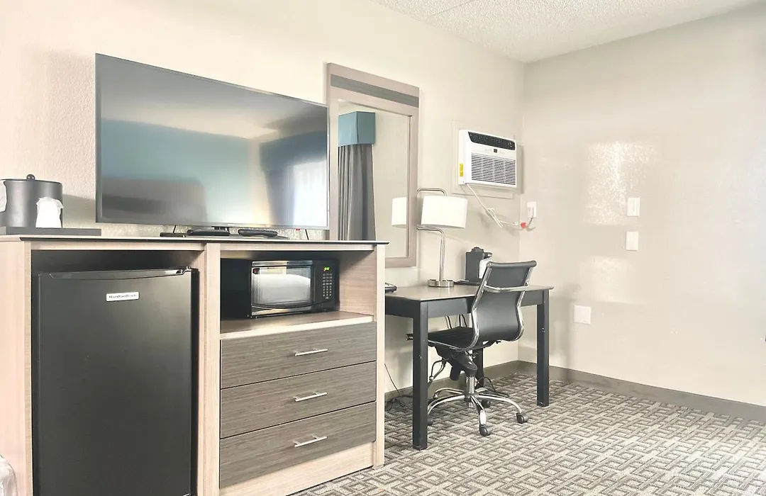 Days Inn & Suites By Wyndham Spokane-1