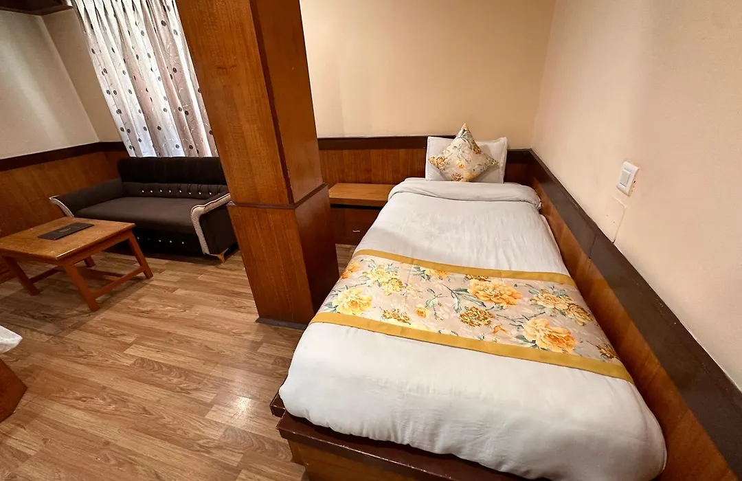 Hotel Gajraj Near M G Marg-1