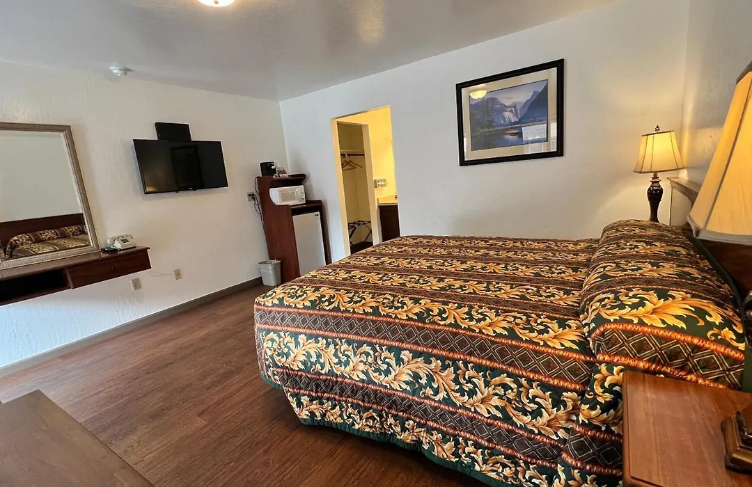 Pine Cone Motel-1