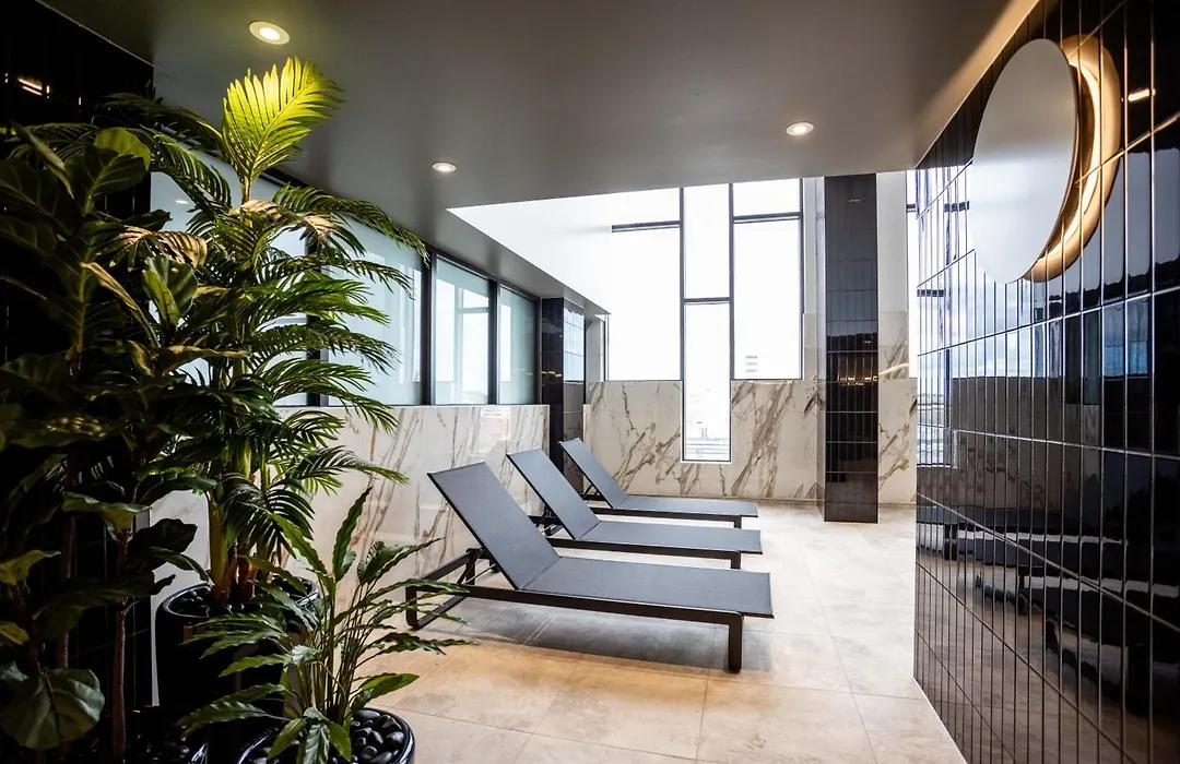 Meriton Suites Liverpool-1