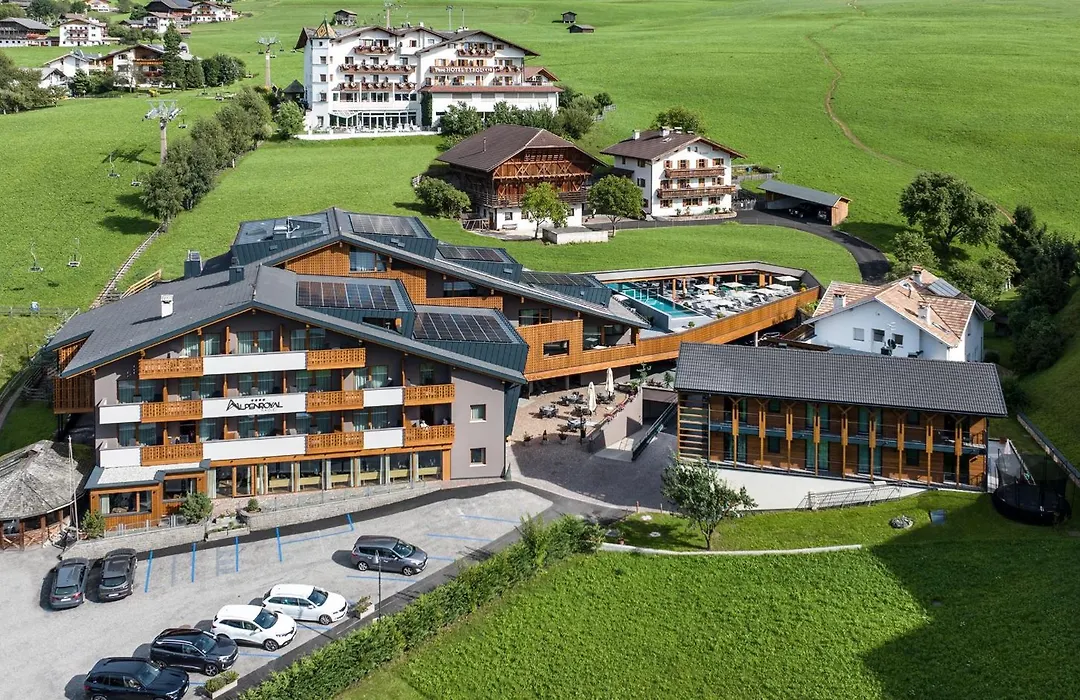 Hotel Alpenroyal-1