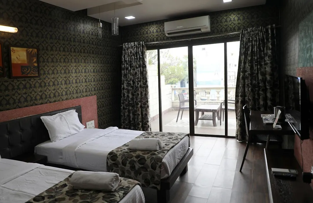 Hotel Pearls-1