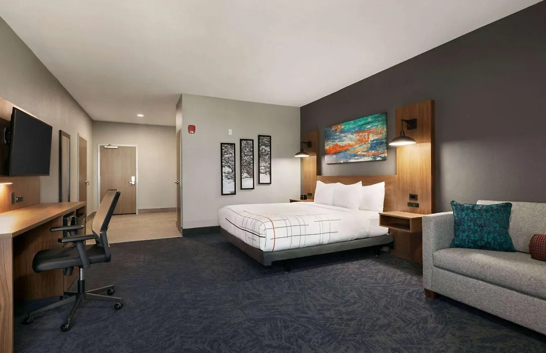 La Quinta Inn & Suites By Wyndham College Station North-1