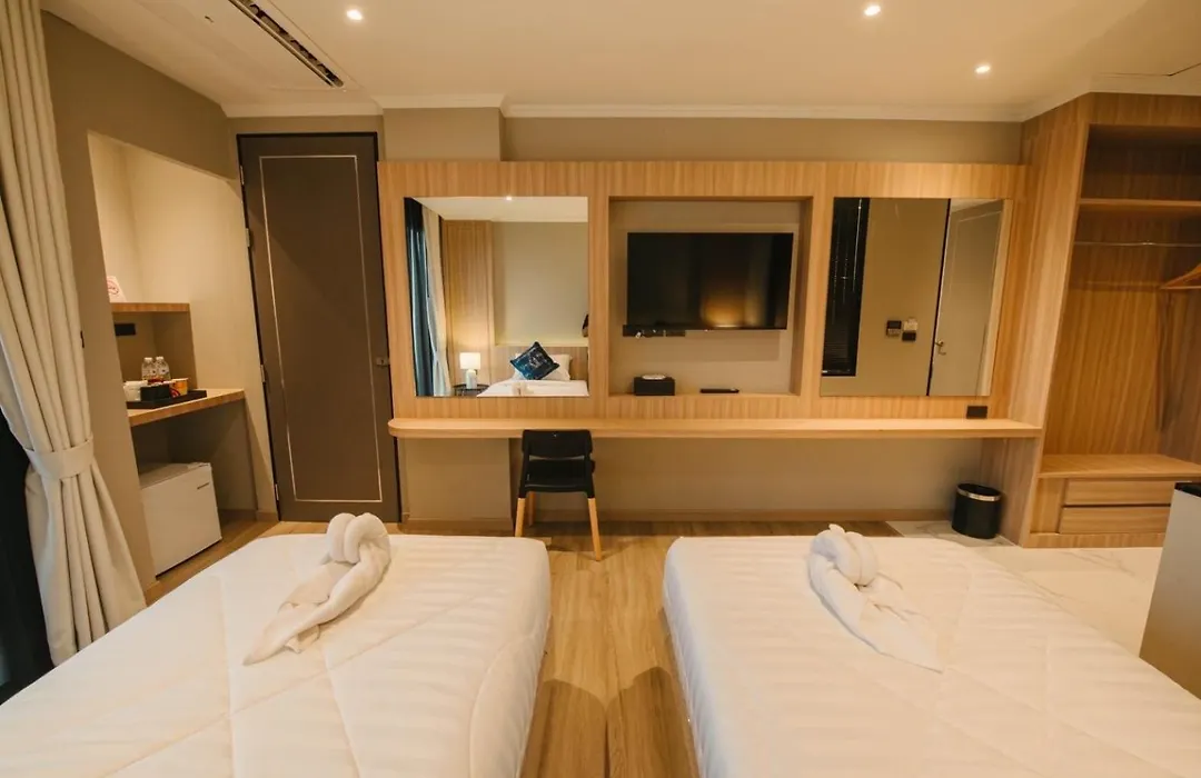 Carrara Hotel Hatyai-1
