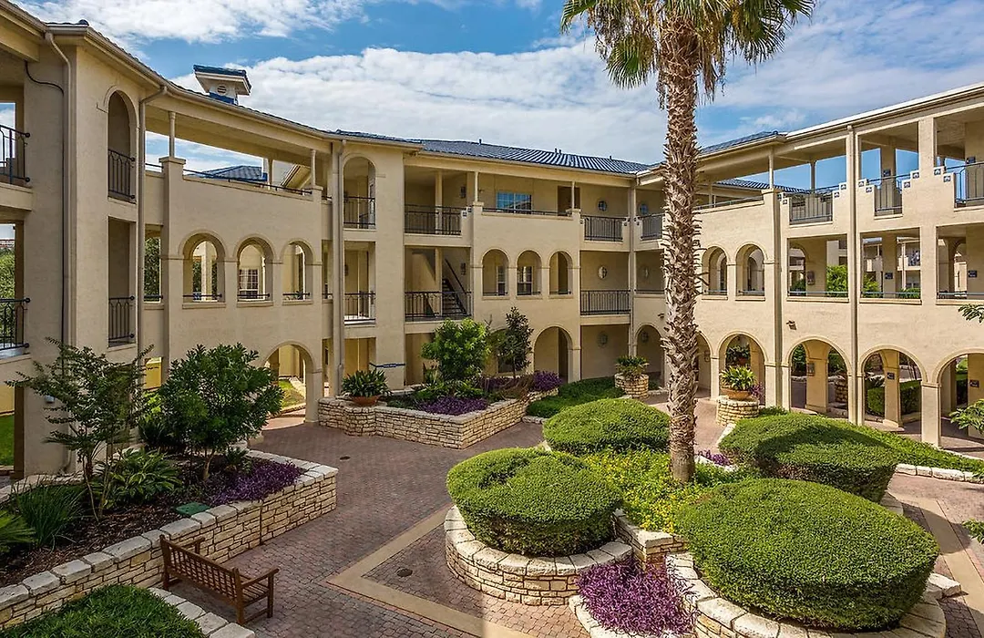 Lake Travis Stunning Waterfront, Sunset & Pool Views, Pet Friendly, Boat Ramp, Lago Vista, Texas-1