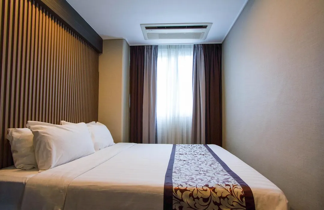 Xenia Hotel Clark-1