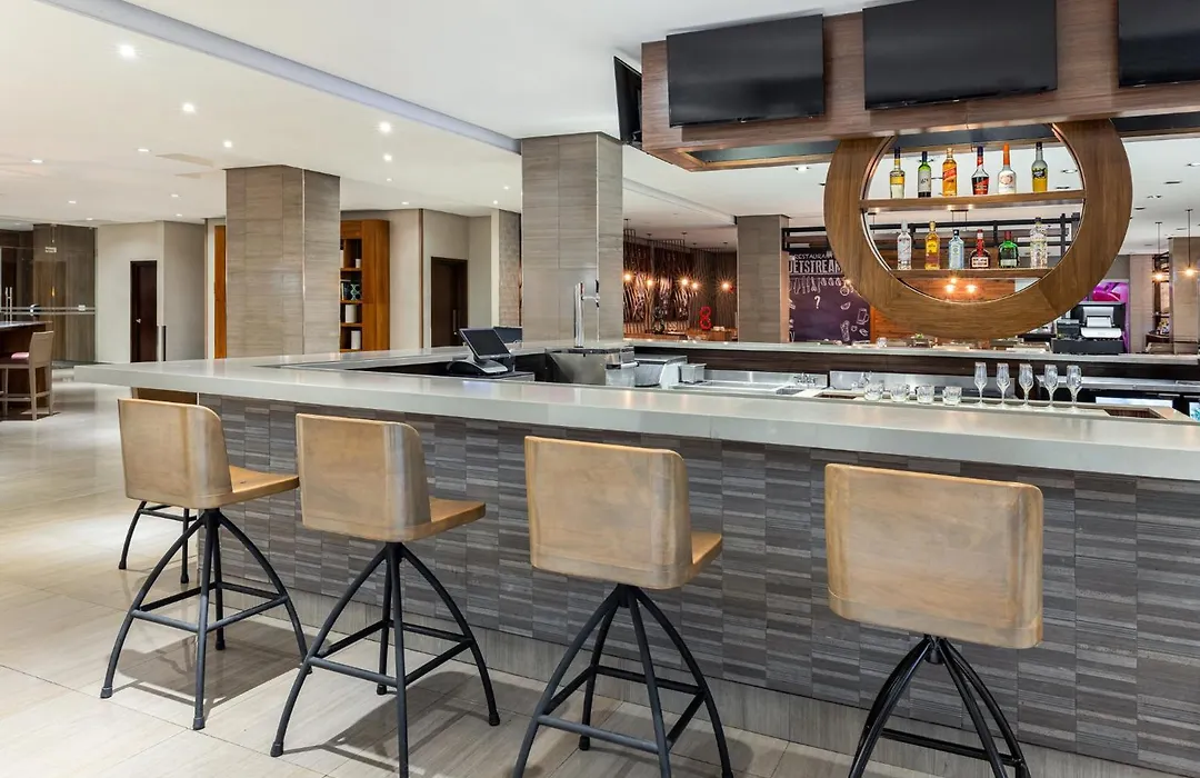 Crowne Plaza Airport By Ihg-1