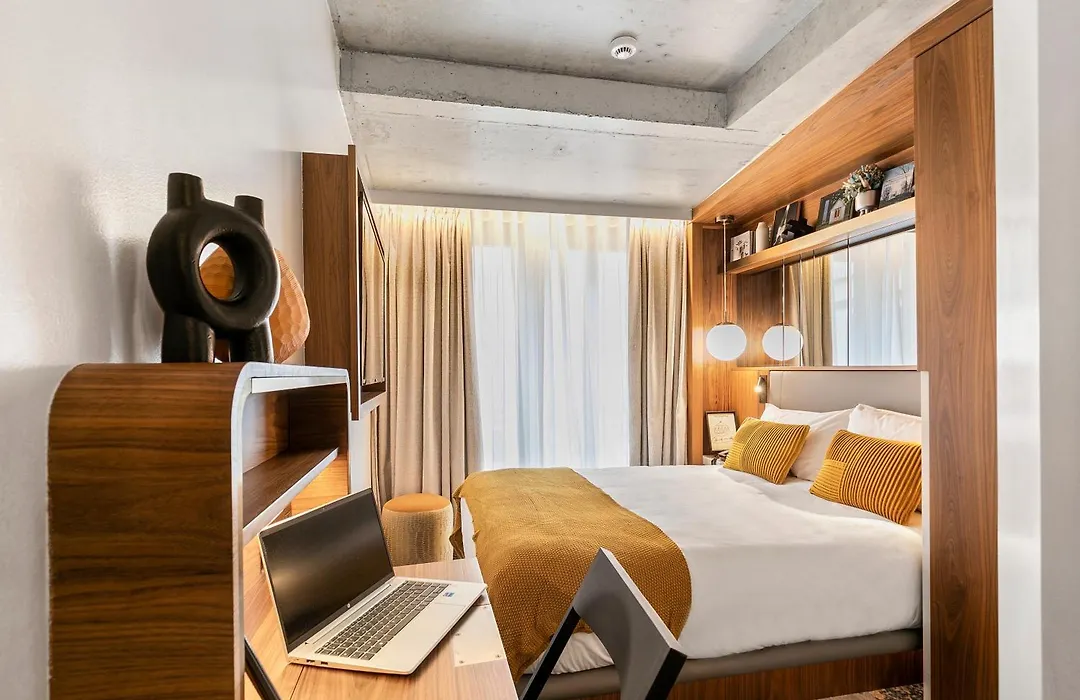 Card Hotel-1
