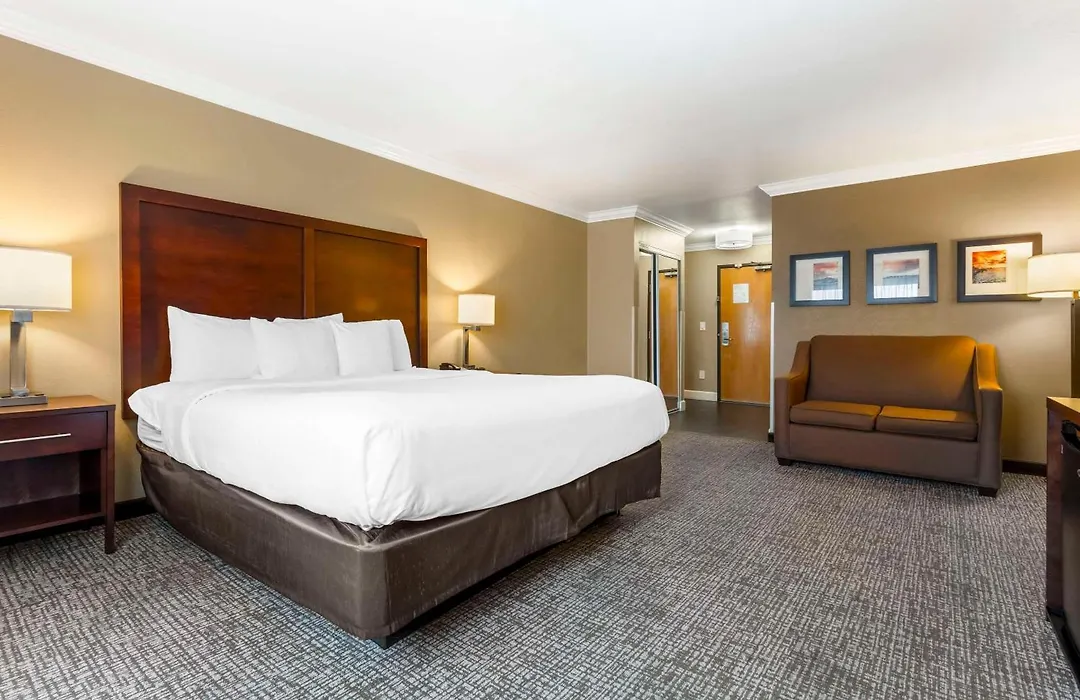Comfort Inn & Suites Redwood Country-1