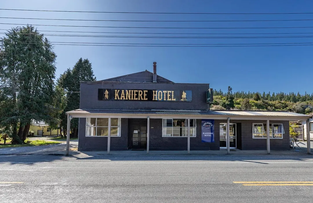 Kaniere Pub-1