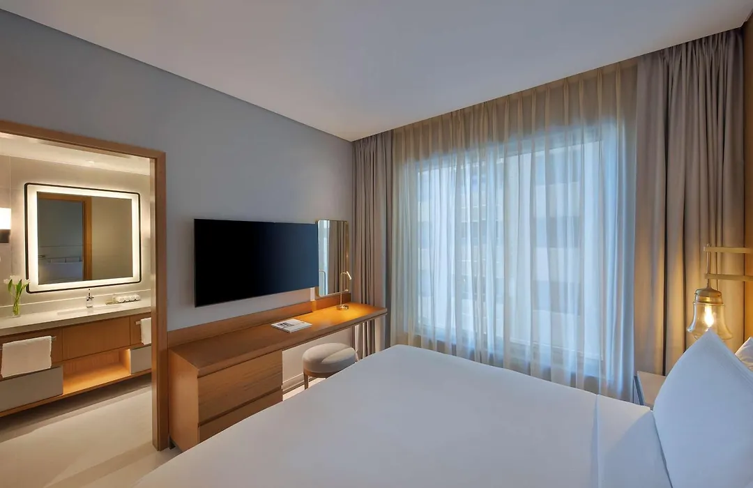 Doubletree By Hilton Sharjah Waterfront Hotel And Residences-1