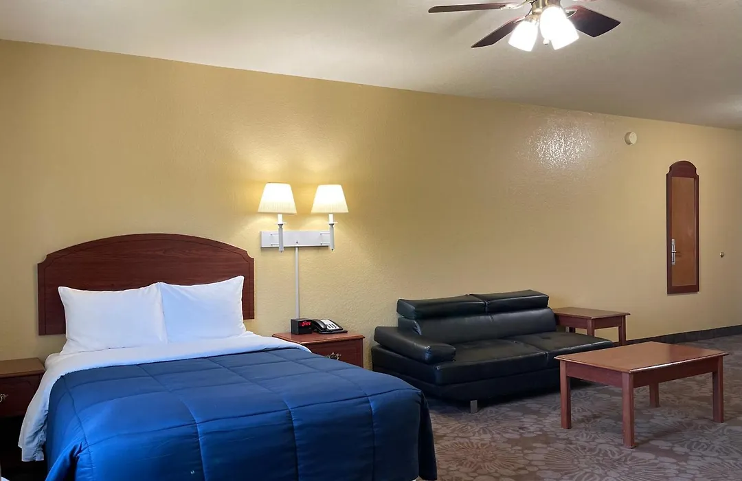 Candlelight Inn & Suites Hwy 69 Near Mcalester-1
