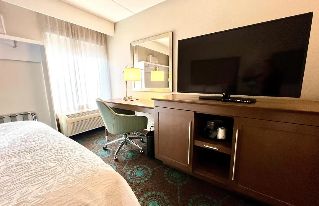 Hampton Inn Bloomington-1
