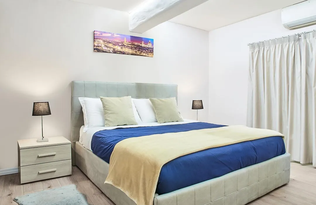 Firenze Rooms Cathedral B&B-1