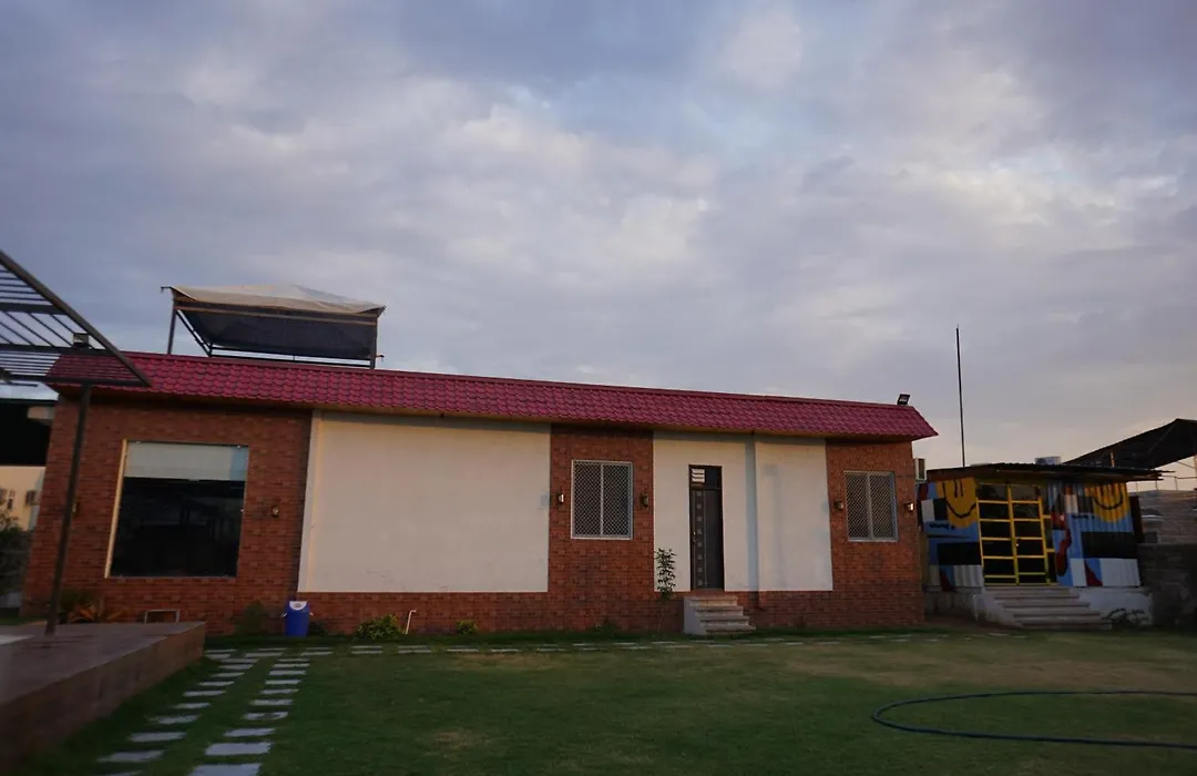 The Royal Farm-1
