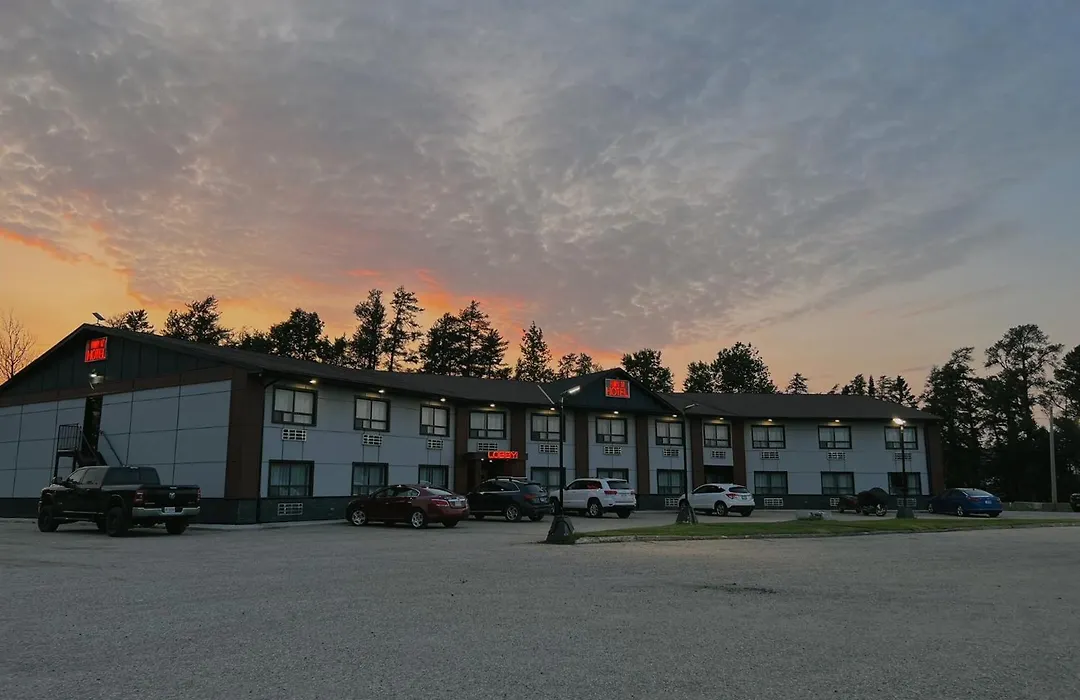 Hwy 17 Hotel-1