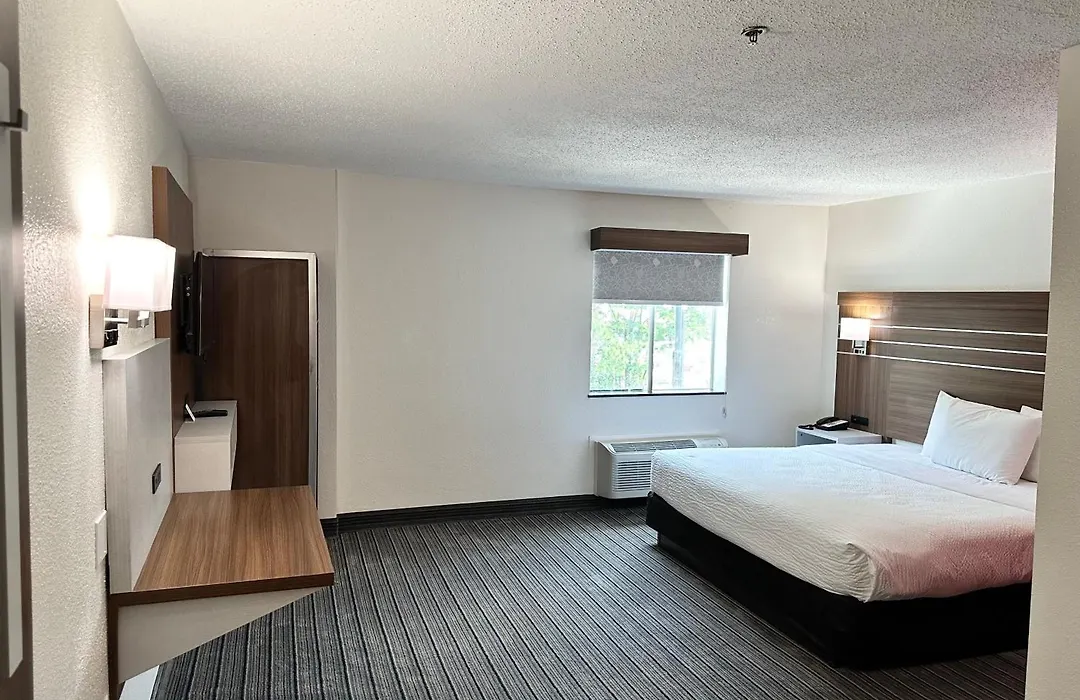 Ramada By Wyndham Lithia Springs Atlanta-1