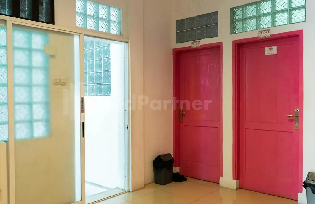 Asri Residence near Jalan Iskandar Muda Medan Mitra RedDoorz-1