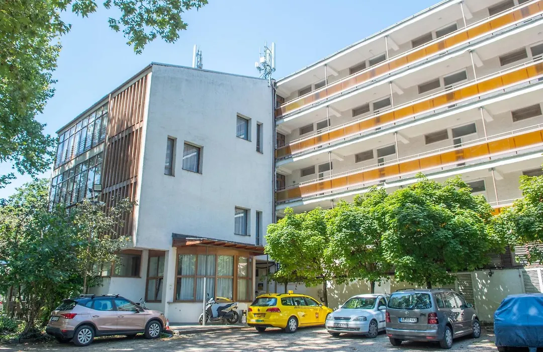 Ce Napfeny Hotel-1