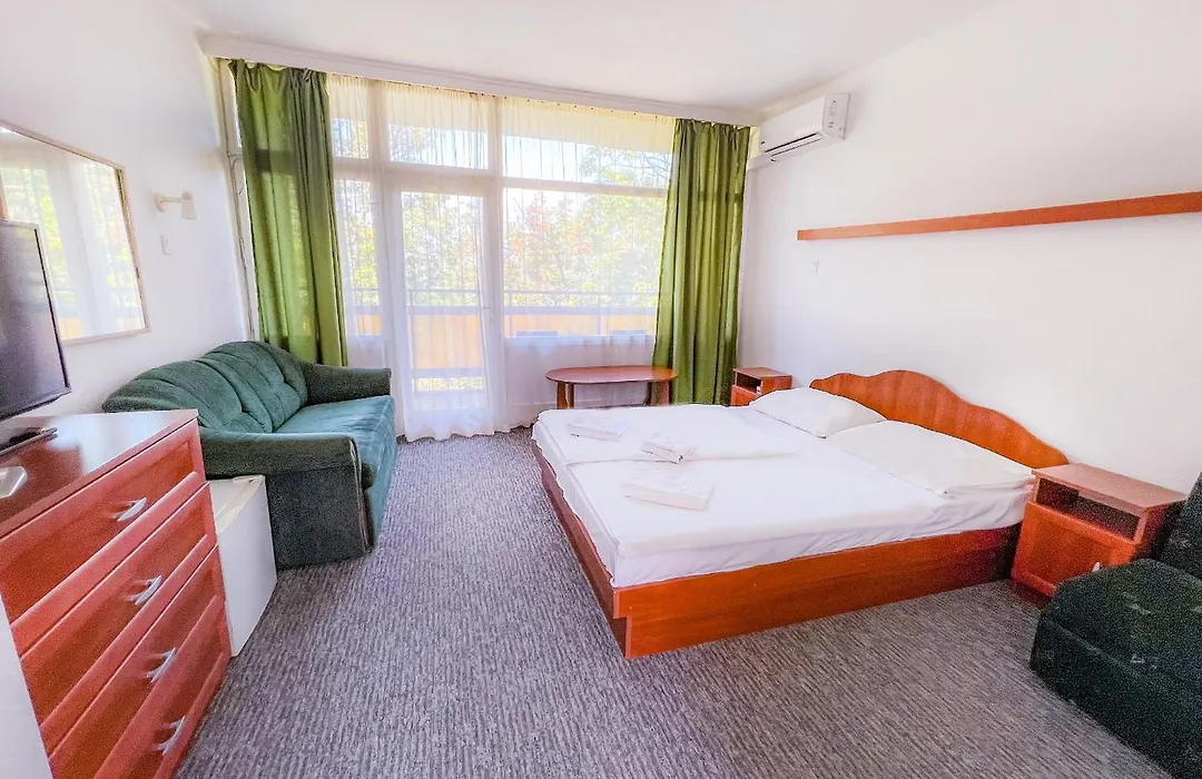 CE Napfény Hotel-1