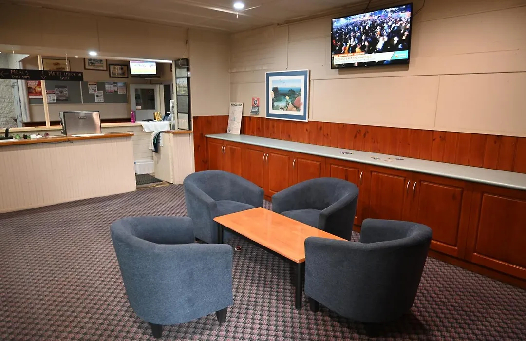 The Shamrock Hotel Balranald-1