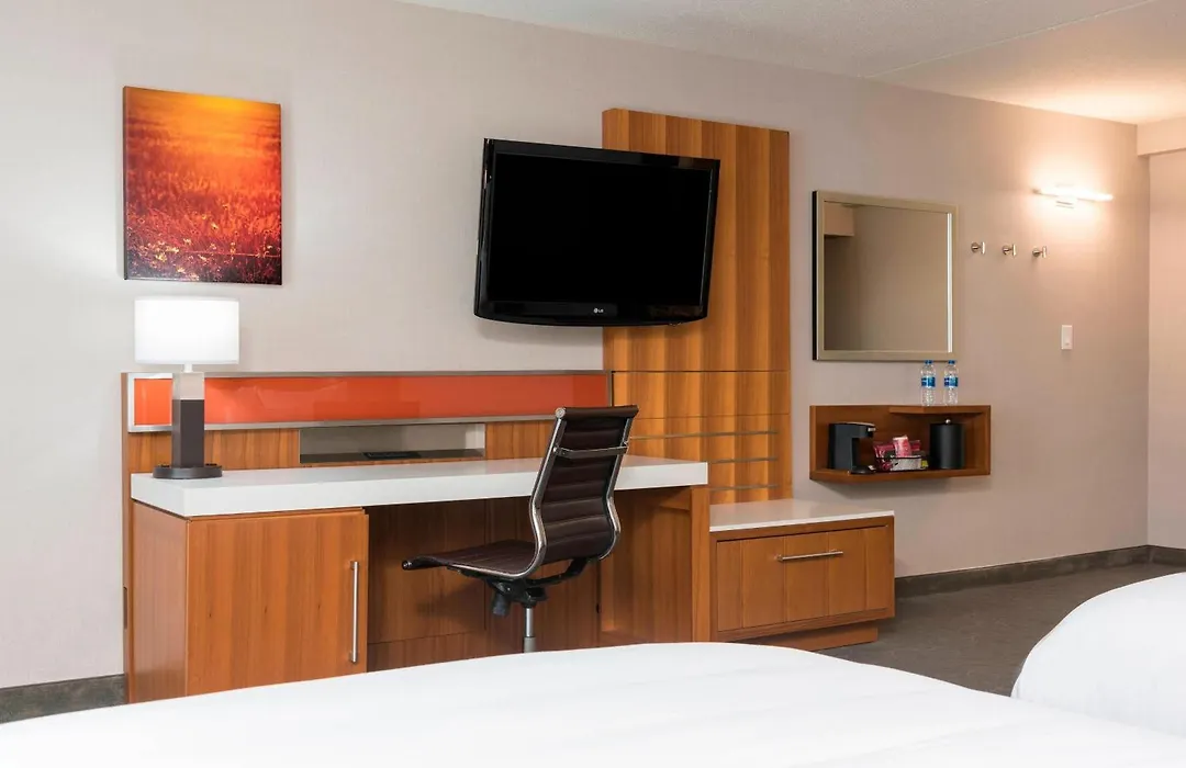 Sonesta Hotel Grand Rapids Airport-1