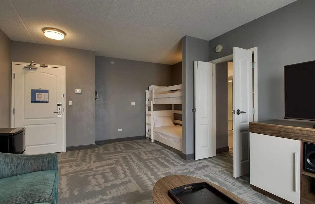 Hampton Inn & Suites Chicago/Aurora-1