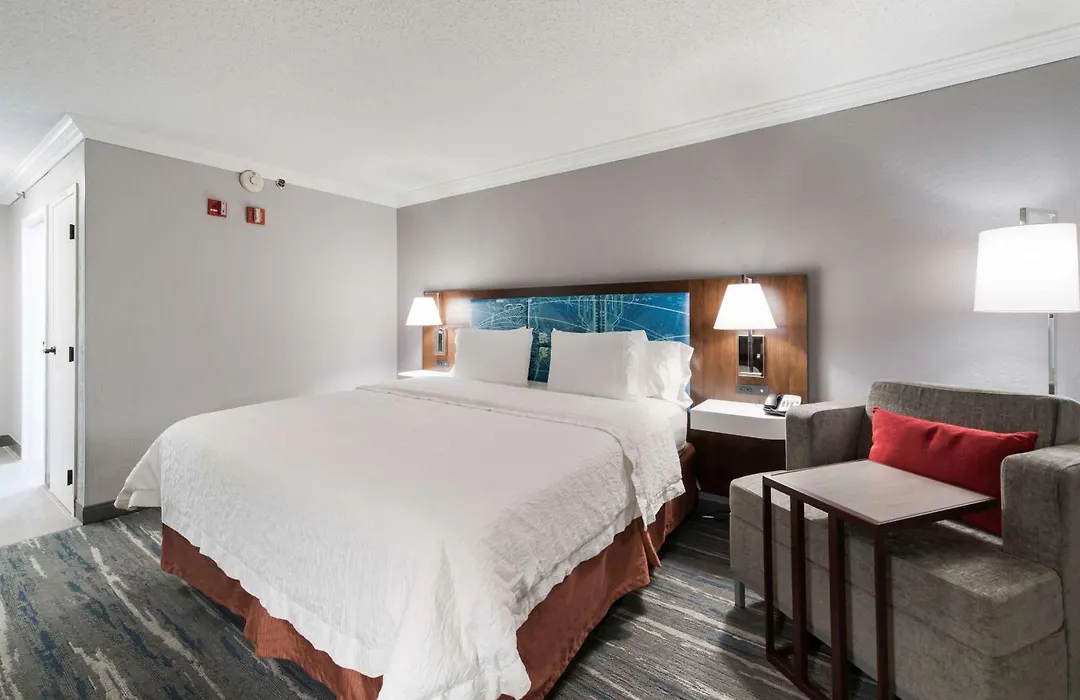 Hampton Inn & Suites Chicago-Hoffman Estates-1