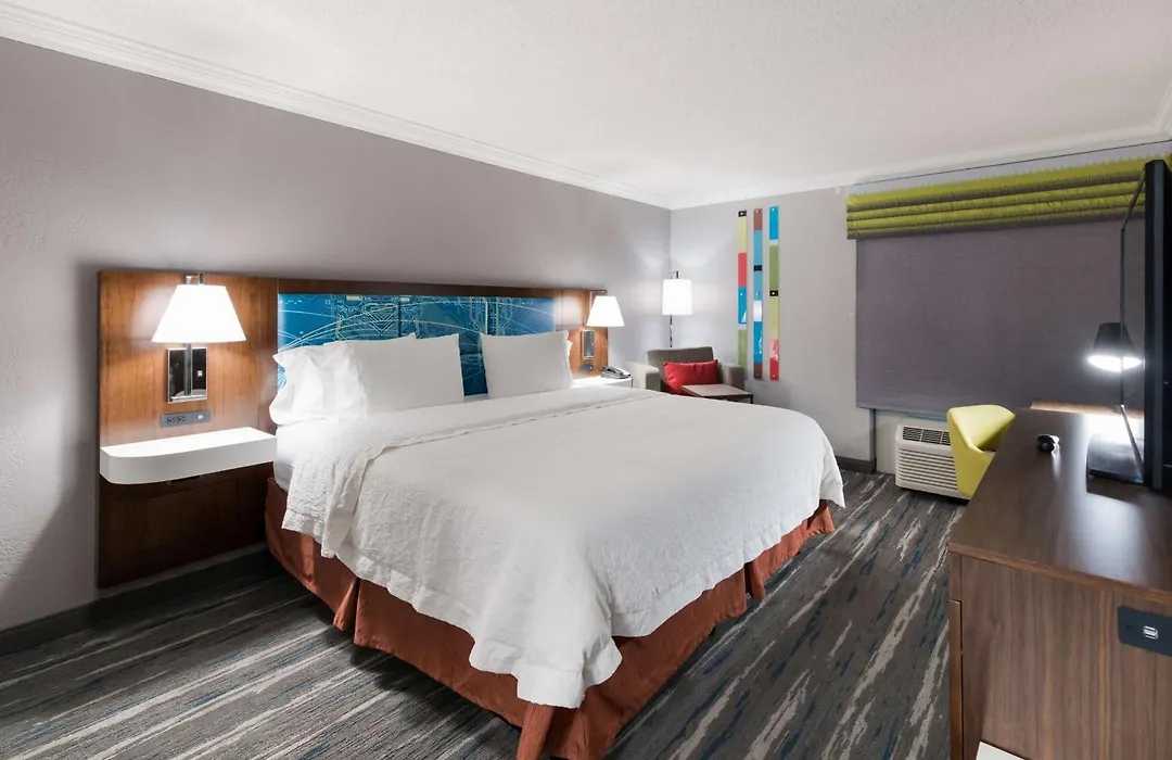 Hampton Inn & Suites Chicago-Hoffman Estates-1