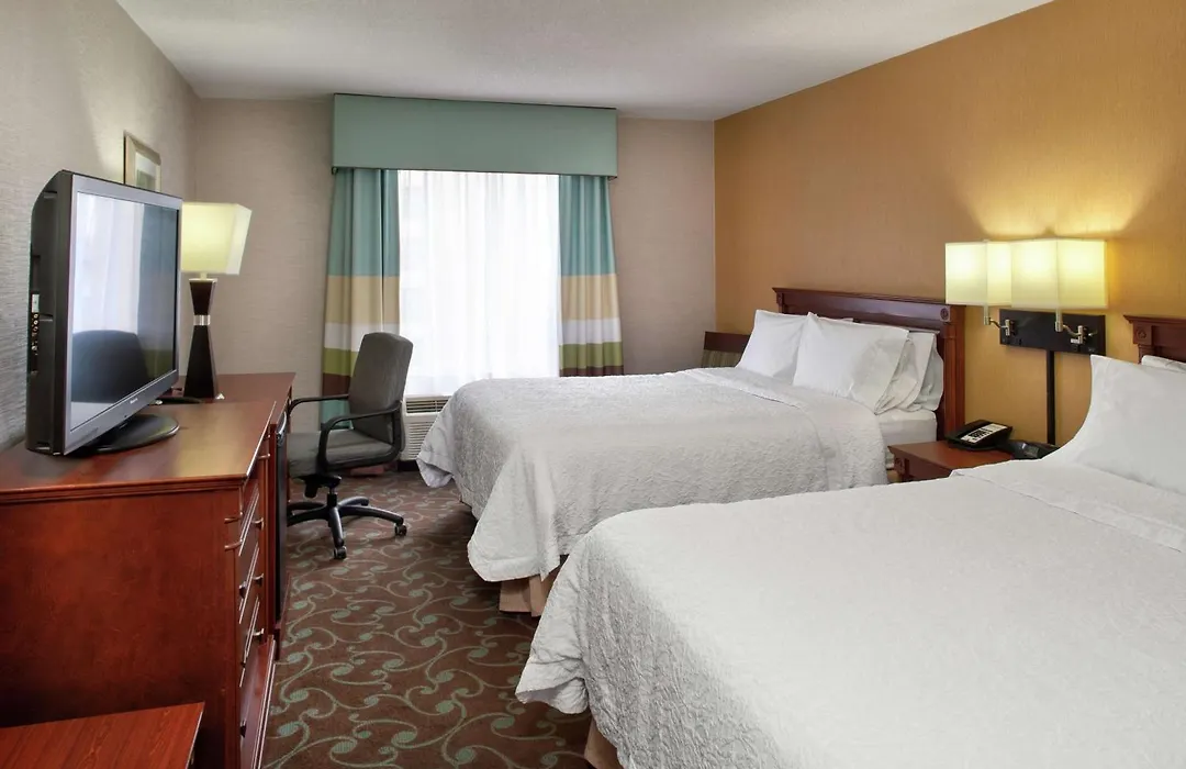Hampton Inn & Suites By Hilton Toronto Airport-1