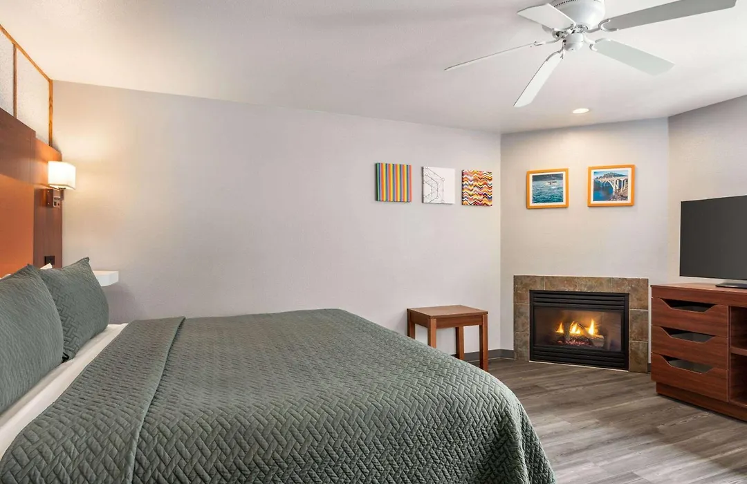 Travelodge By Wyndham Depoe Bay-1