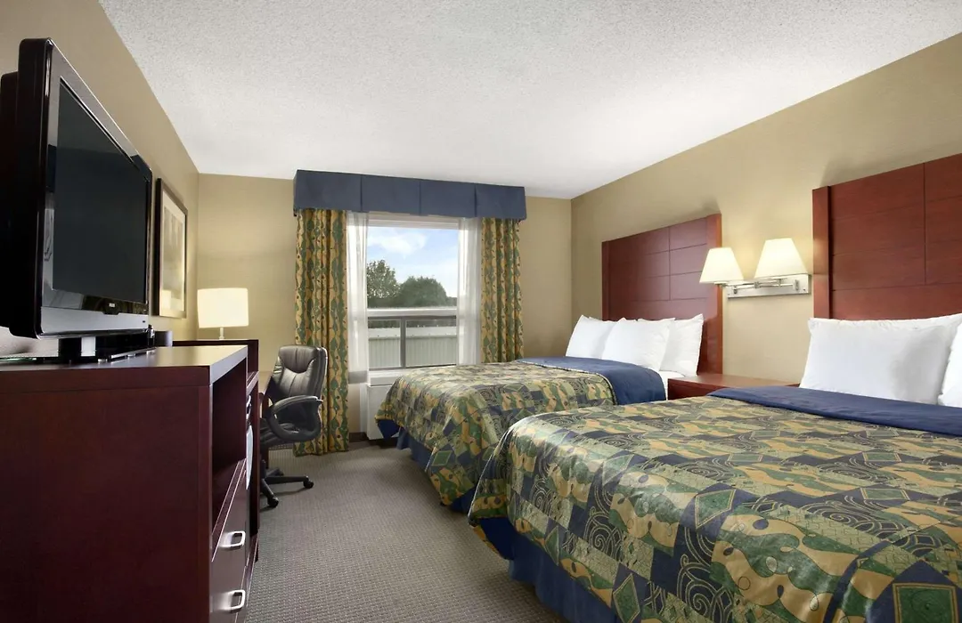 Travelodge By Wyndham Oshawa Whitby-1