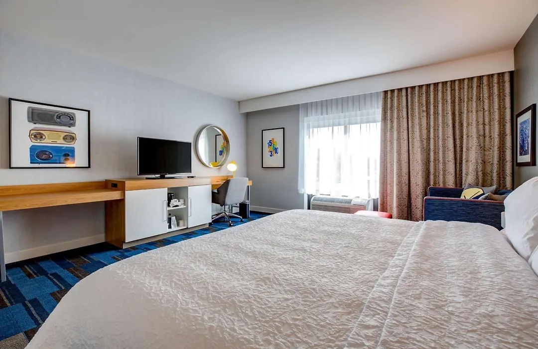 Hampton Inn & Suites Boston/Waltham-1