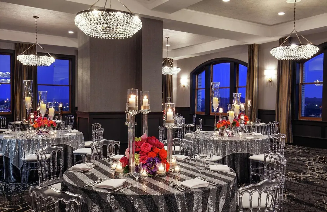 Doubletree By Hilton Youngstown Downtown-1
