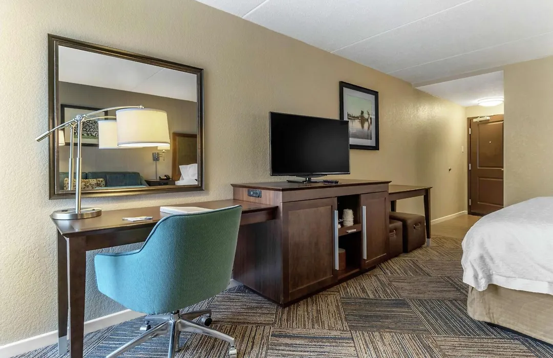 Hampton Inn Green Bay Downtown-1