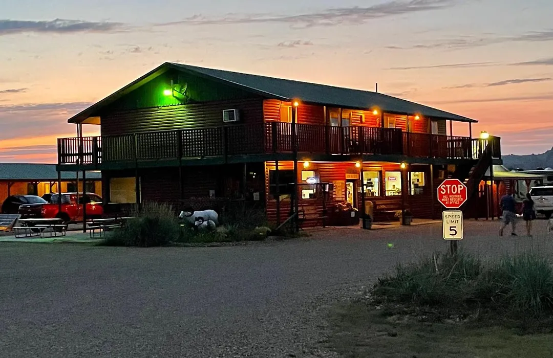 Badlands Hotel & Campground-1
