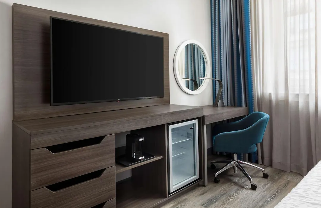 Hampton Inn & Suites Baltimore Inner Harbor-1