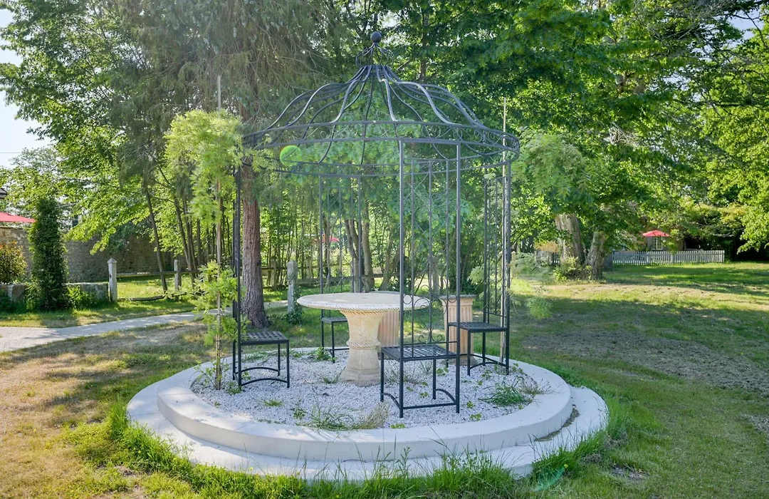 Le Petit Château de Barbizon au Bois du Mée-1