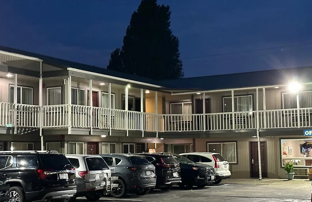 The Royal Victorian Motel-1
