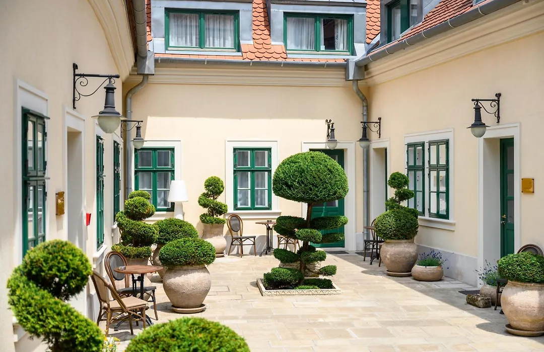 Maison Bistro & Hotel-1