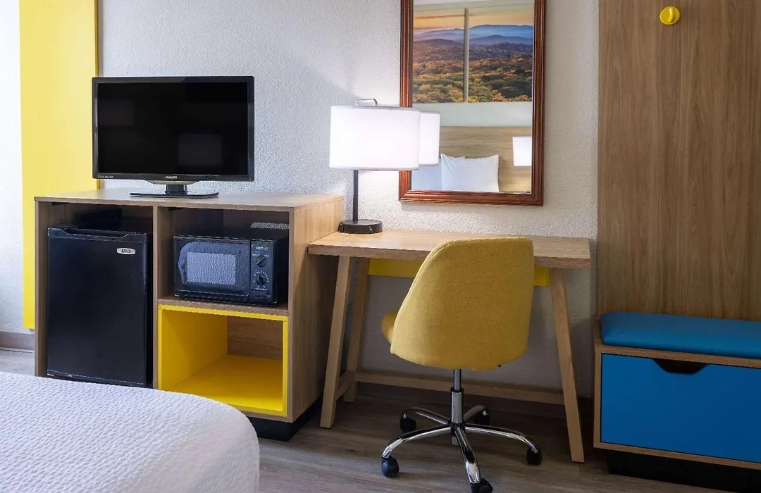 Days Inn By Wyndham Winchester-1