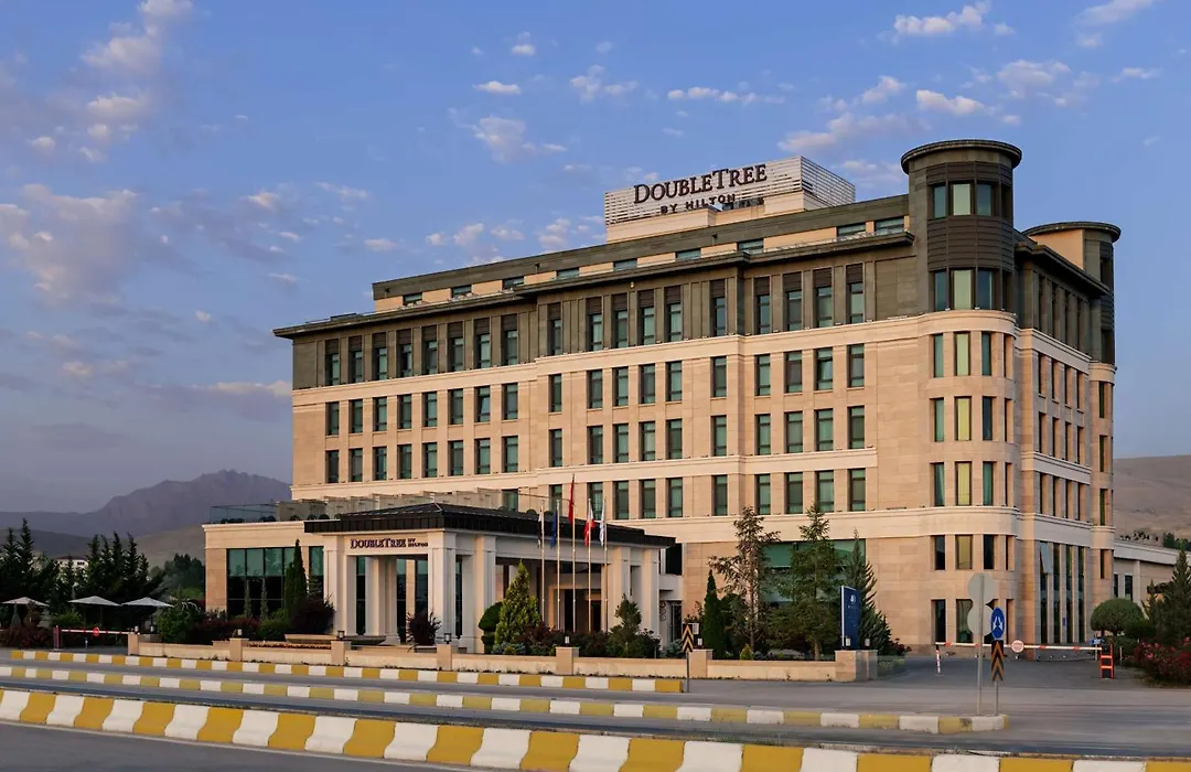Doubletree By Hilton Van-1